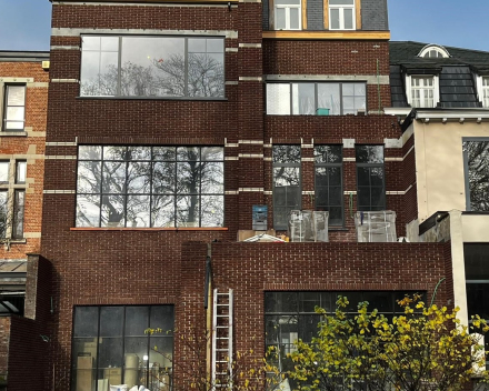 plakken steenstrips is bijna klaar 